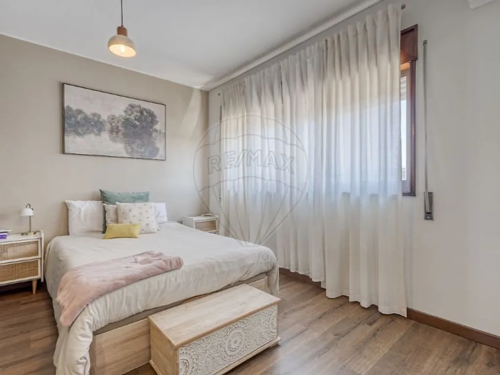 Chambres - Rehabilitated Bi-Family House in Matosinhos