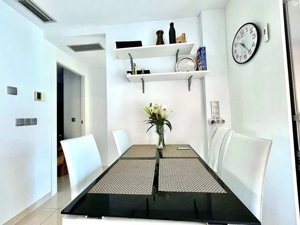Söögituba - Twin-bedroom Apartment with Pool in Torrevieja