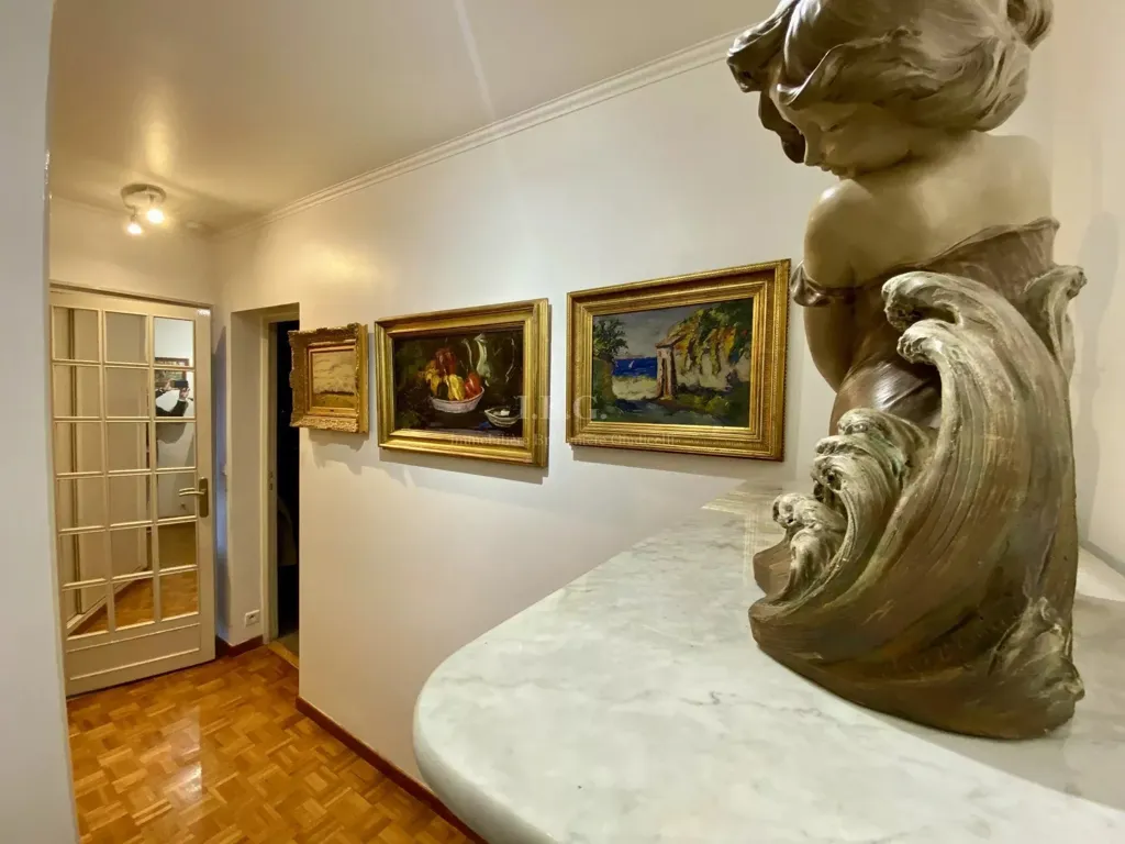 Hallway - Luxury Apartment with City View in Marseille