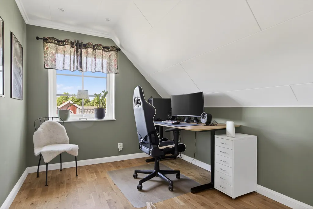 Kabinet - 5-Bedroom Villa with Double Garage in Saxnäs