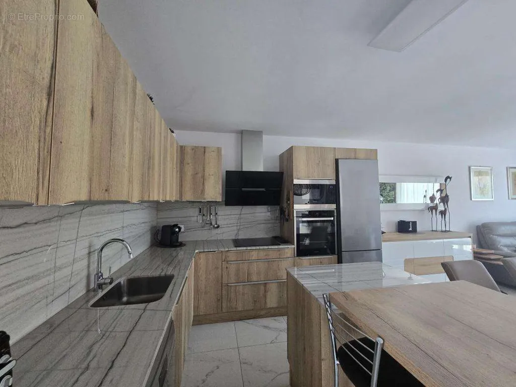 Cucina - Contemporary House with Pool Potential in Saint-Cyprien