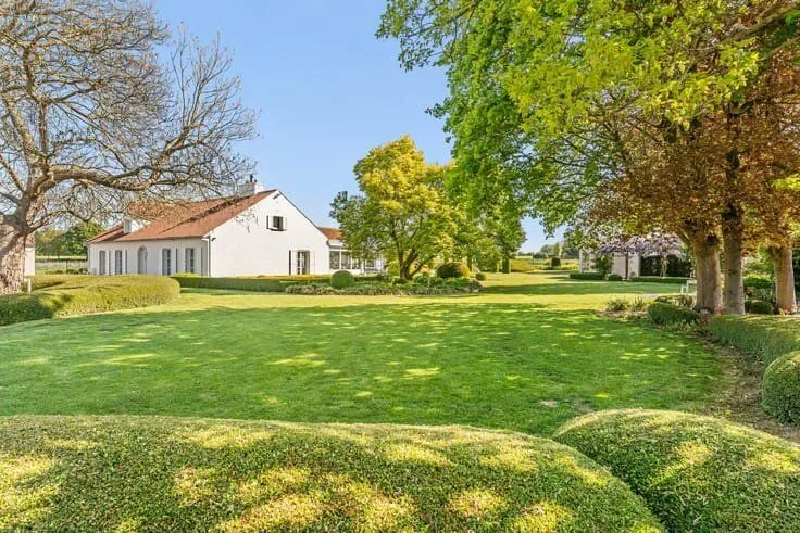 Jardin - Villa avec Piscine Intérieure dans un Cadre Vert