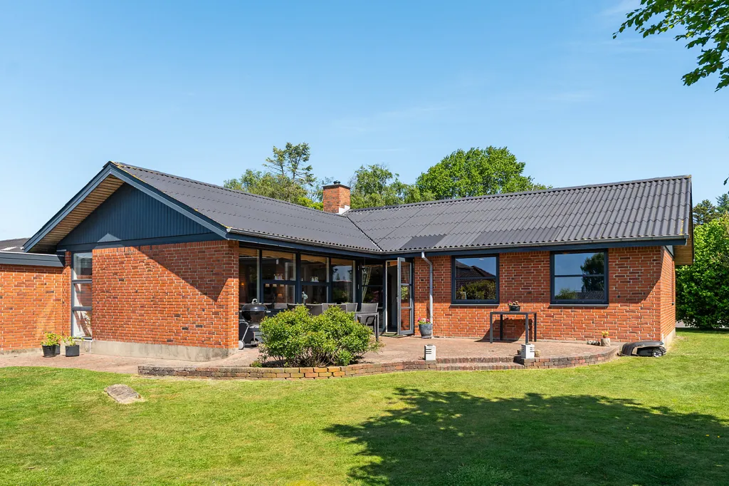Exterior - Fenced Villa with Garden in Vildbjerg