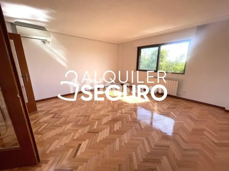 Stanze - Spacious Flat with Garden and Pool in Moratalaz
