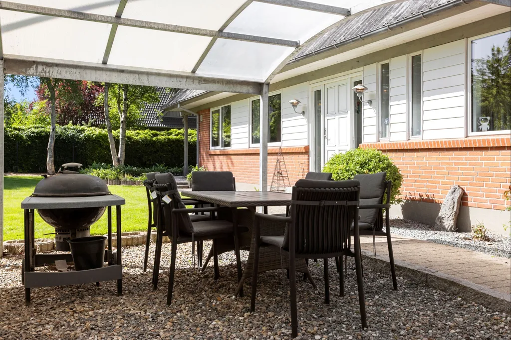 Terrasse - Spacious Villa with Garden in Mollerup
