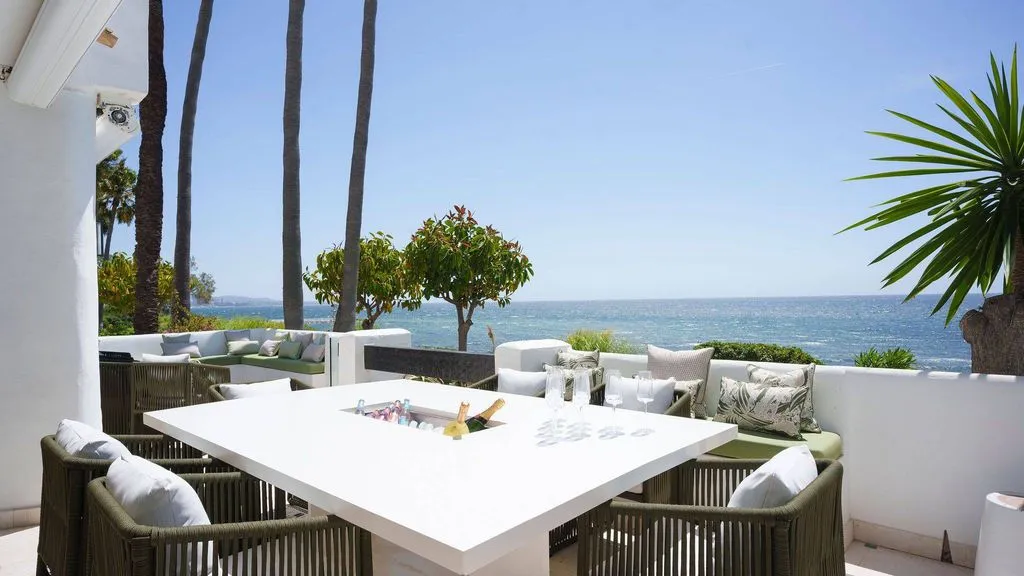Terrasse - Luxury Beachfront Apartment in Puente Romano, Marbella
