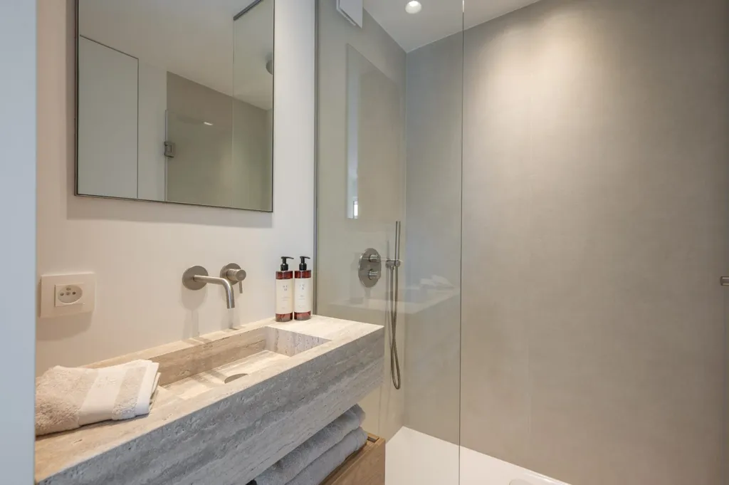 Salles de bain - Appartement Rénové dans le Triangle d'Or à Anvers