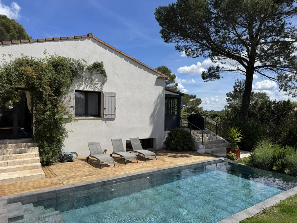 Piscine - Maison Rénovée avec Piscine dans un Environnement Calme