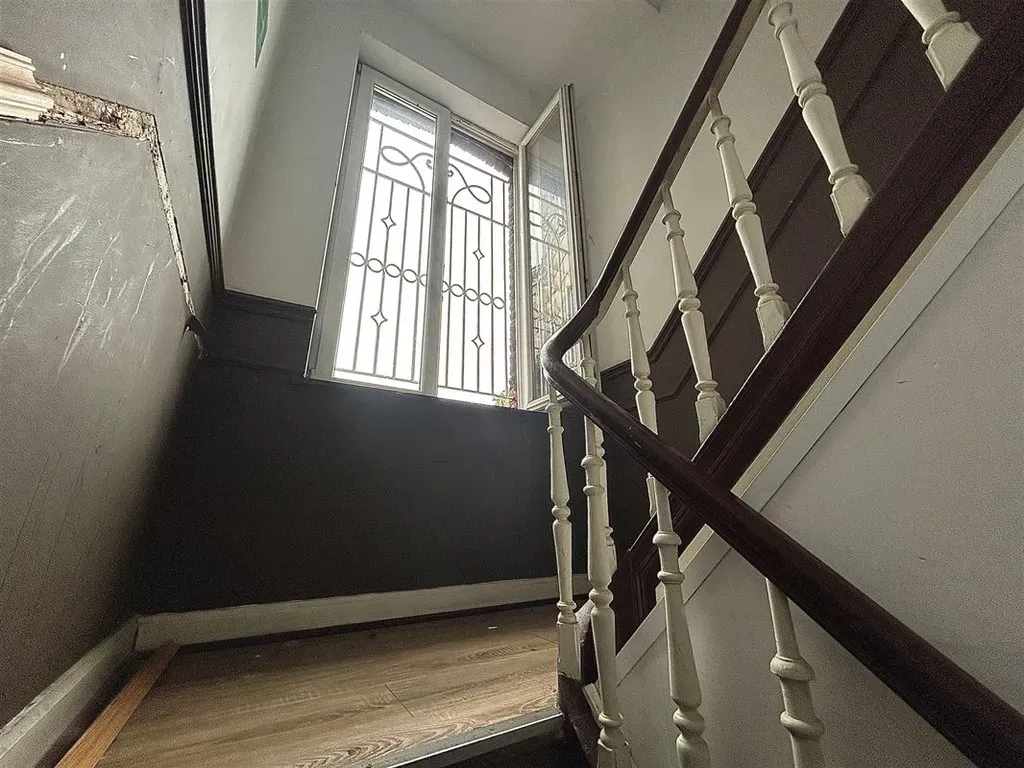Stanze - Rental Building with Two Bathrooms in Charleroi