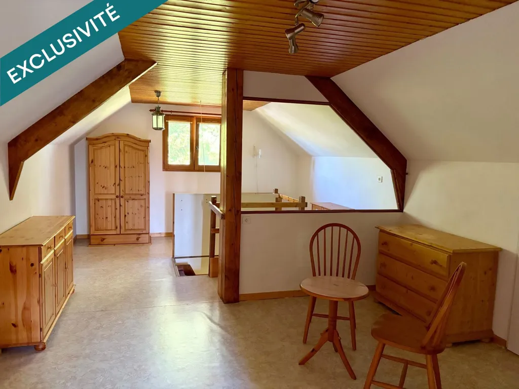 Pièces - Maison avec Garage Double et Jardin à Chapelle-Voland