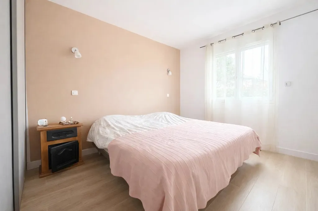 Detached 6-Bed House with Pool in Saint-Sulpice-La-Pointe