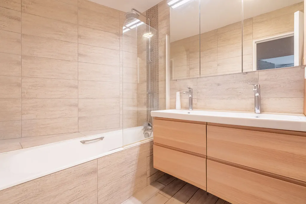 Salles de bain - Appartement Lumineux avec Balcon à Issy-les-Moulineaux