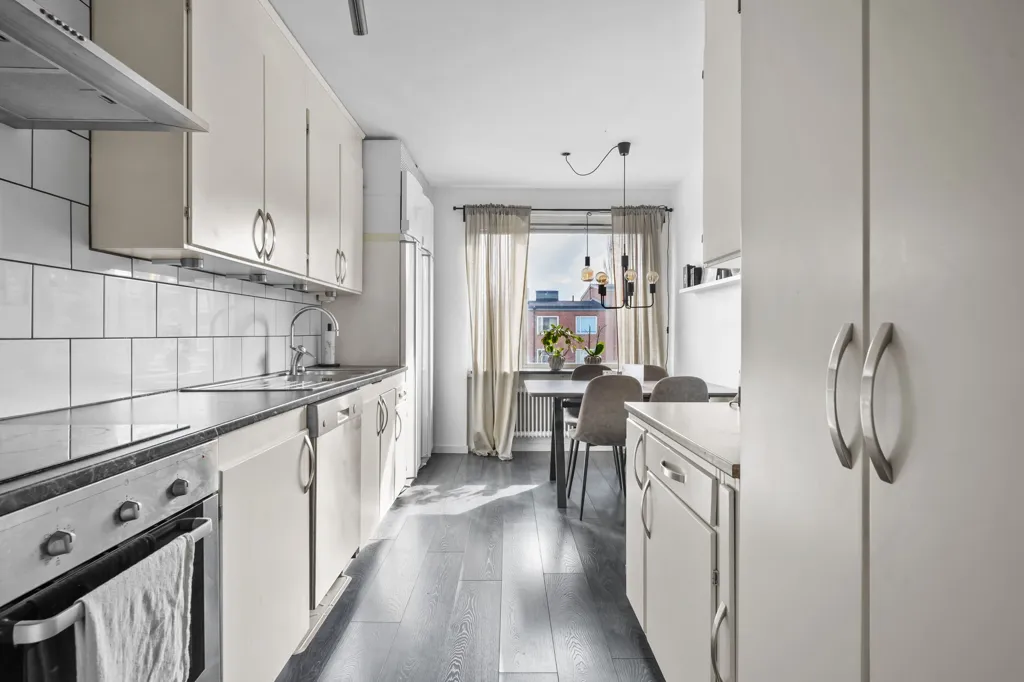 Cuisine - Spacious Two-Bedroom Flat with Balcony in Central Timrå