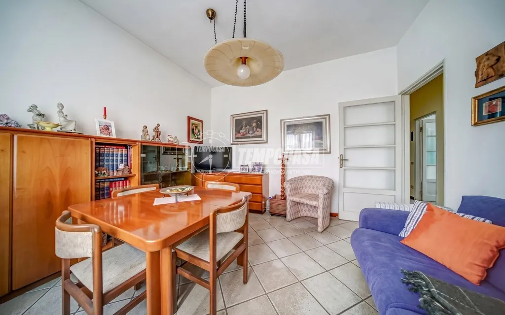 Salle à manger - Bifamiliar Villa with Garden in Somma Lombardo