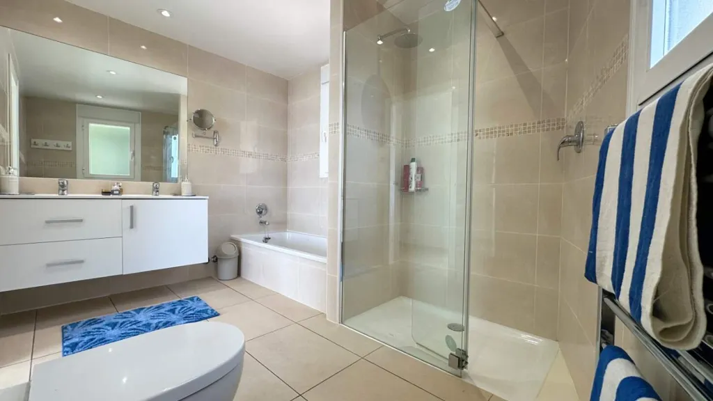 Salles de bain - Villa with Sea Views in Altea