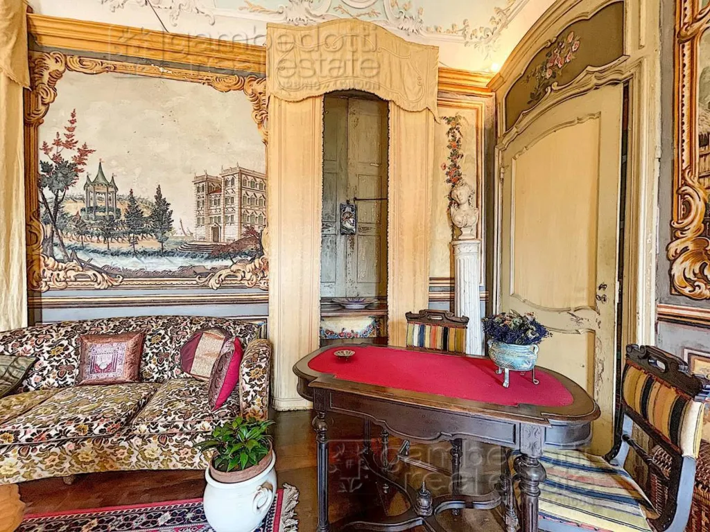 Living Room - Historic Villa with Garden in Barge