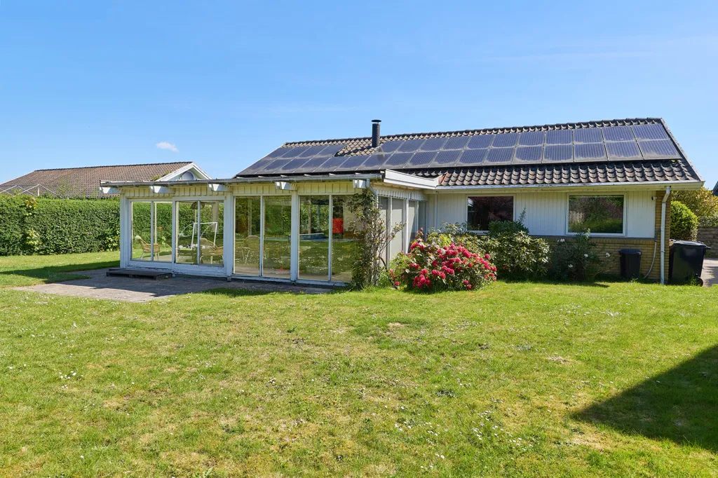 Exterior - Modernised Villa with Garden in Stenløse