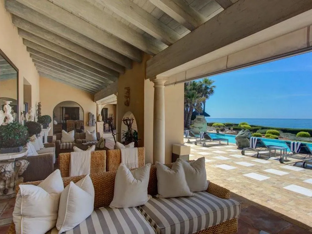 Terrass - Beachfront Villa with Spa in Los Monteros, Marbella