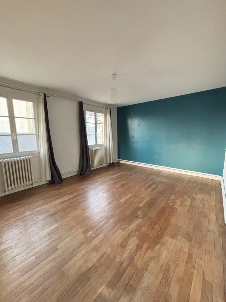 Living Room - Renovated Flat with City Views in Poitiers Centre