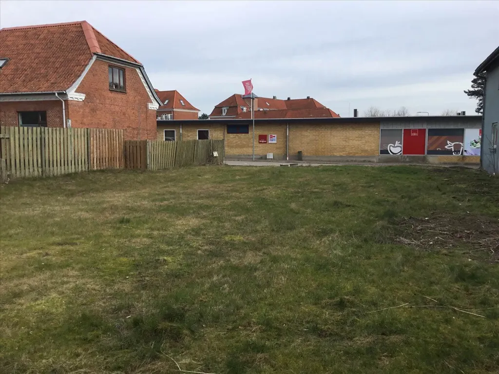 Aed - Year-Round Plot with 5G Coverage in Jyderup