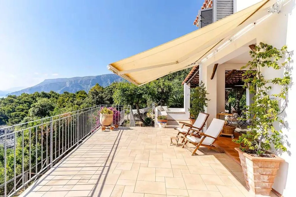 Terrace - Villa with Seafront Access in Maratea