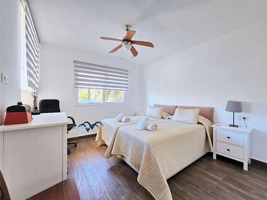 Bedrooms - Chalet with Pool and Sea View in Golf Area