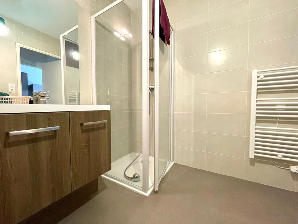 Salles de bain - Appartement 2 Pièces avec Ascenseur à Brest
