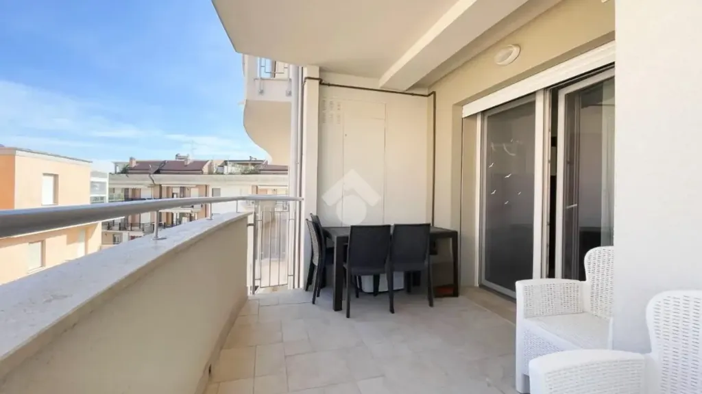 Rõdu - Modern Apartment with Balcony in Central Vasto