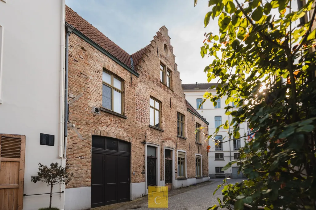 Esterno - House with 17th-Century Facade in Bruges
