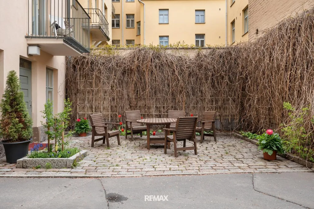 Garden - Renovated Apartment with Sauna in Helsinki