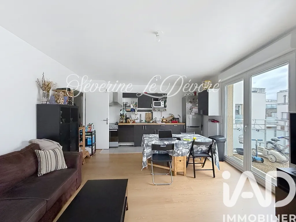 Living Room - Apartment with Balcony in Sannois