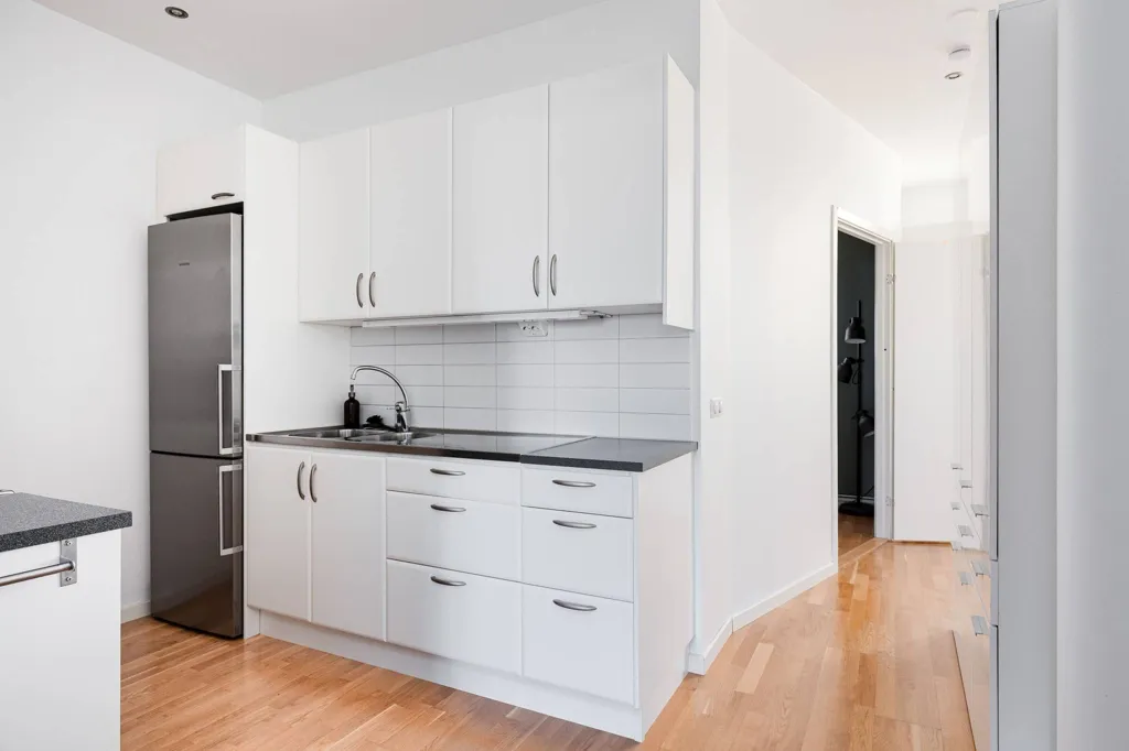 Köök - Apartment with High Ceilings in Central Enköping