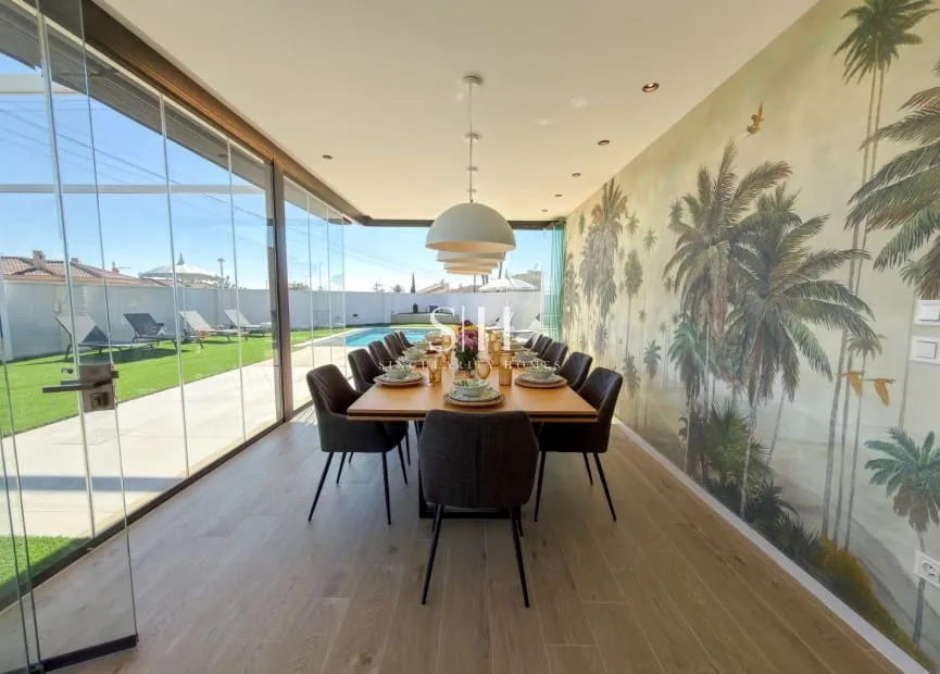 Dining Room - Contemporary Villa with Private Pool in San Fulgencio