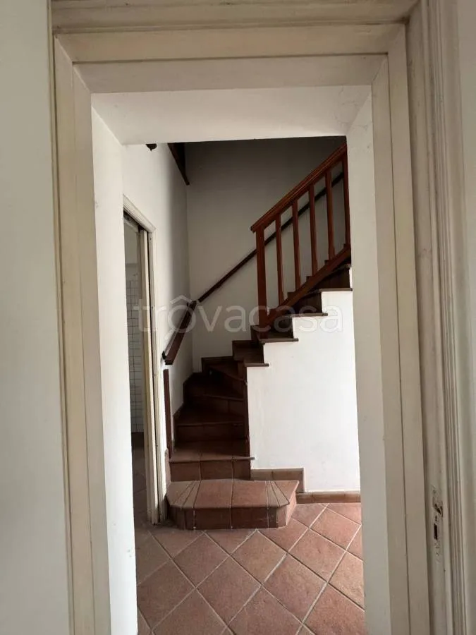 Toad - Two-Storey House with Balcony in Vische