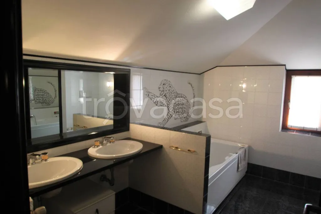 Salles de bain - Modern Villa with Private Garden in Gradisca d'Isonzo