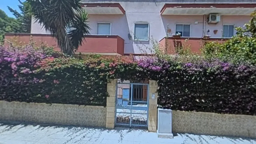 Välivaade - Spacious Rental Flat with Veranda in Brindisi