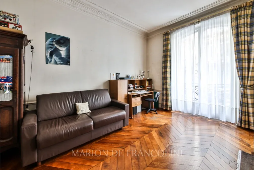 Living Room - Haussmannian Apartment with Parking in Ternes
