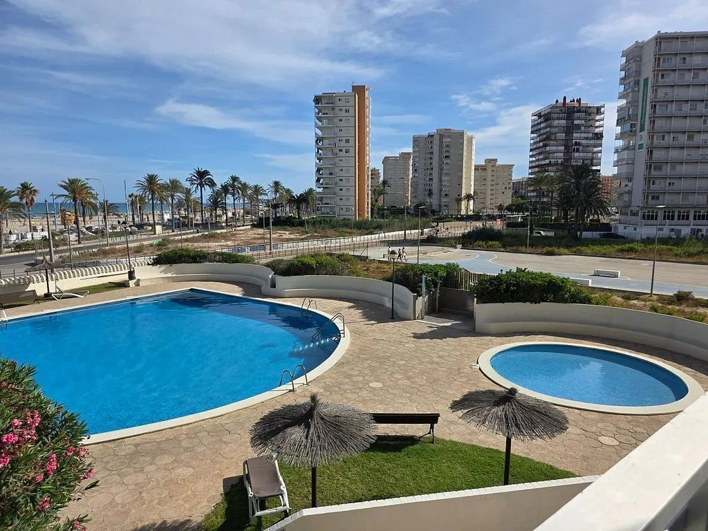Pool - Luxury Seafront Apartment in Alicante