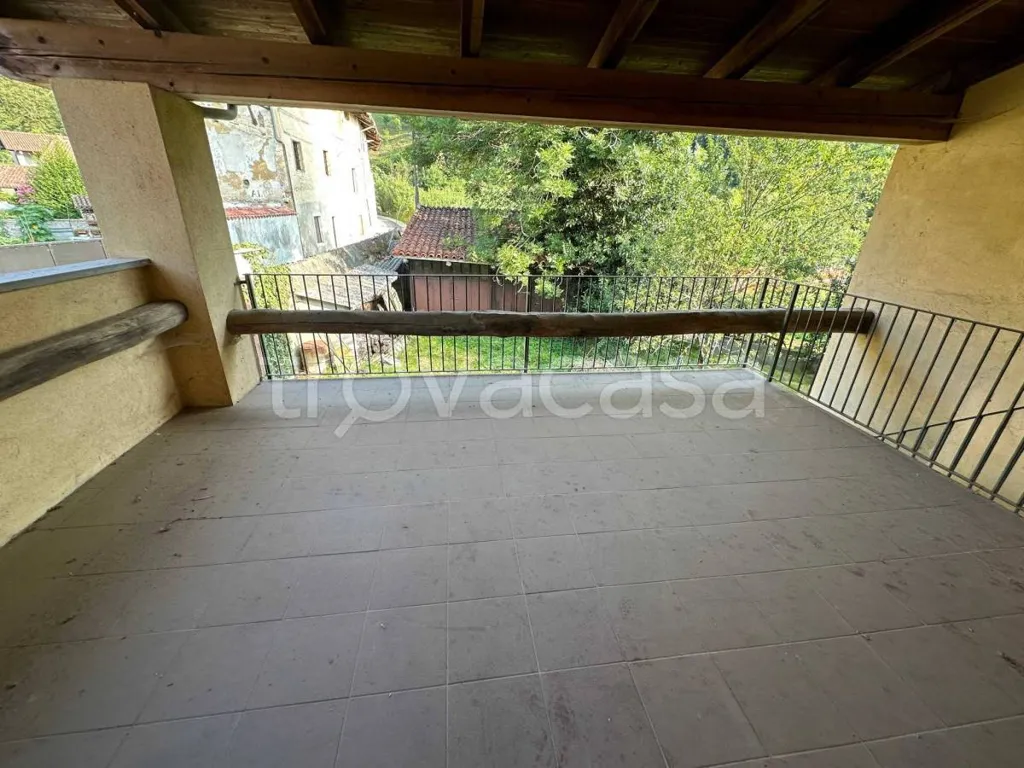 Terrasse - Characterful Triplex with Terraces in Pagno