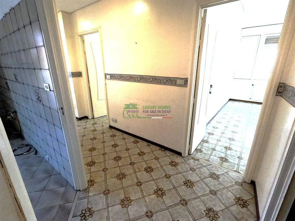 Esik - Apartment with Balconies in Ragusa