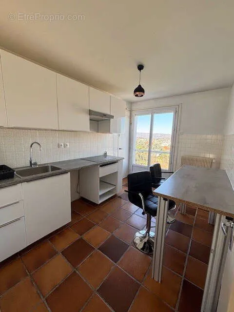 Cuisine - Appartement F4 avec Balcon à Firminy