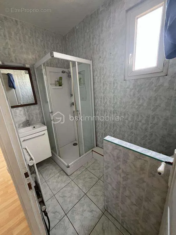 Salles de bain - Maison de Caractère avec Dépendance à Nanterre
