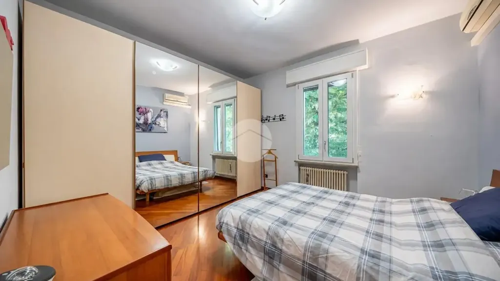 Chambres - Spacious Trilocale with Balconies in Parma