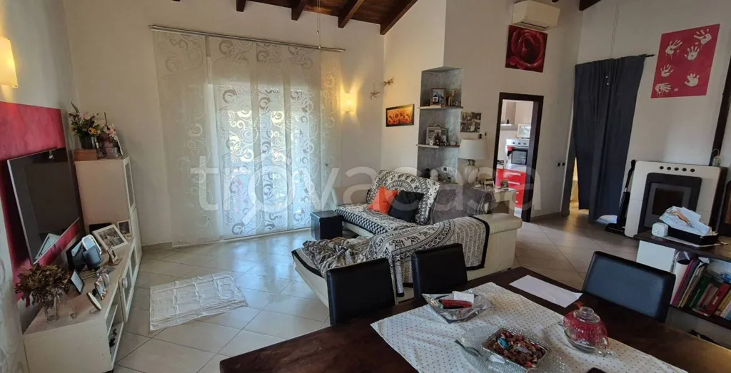 Sala da pranzo - Rustic Bifamily Villa with Garden in Trecate