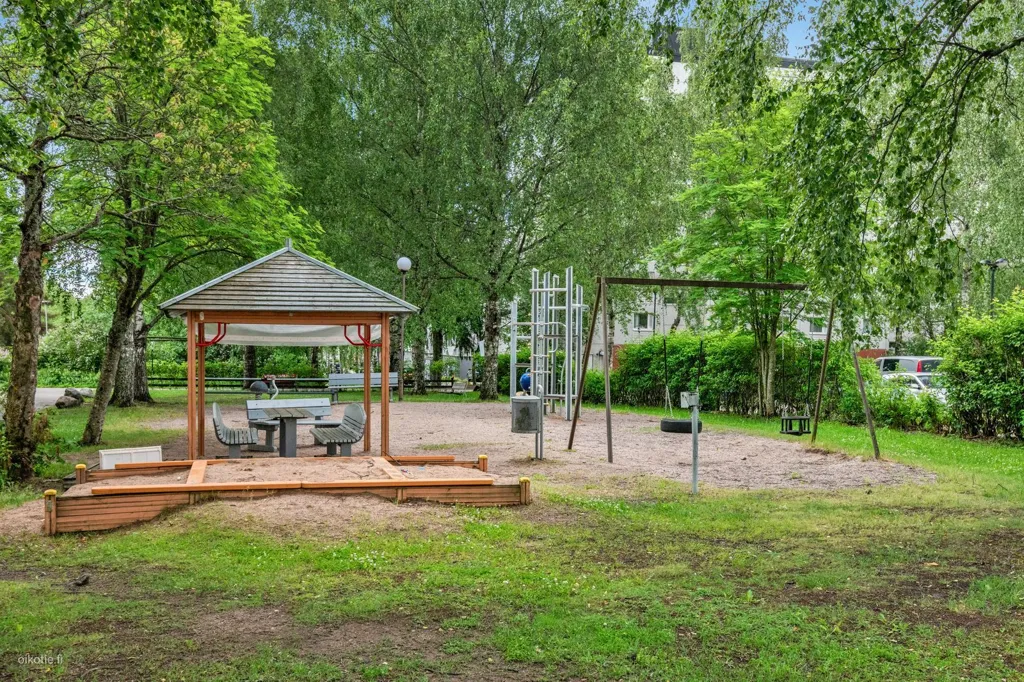 Spacious Apartment with Balcony in Martinlaakso