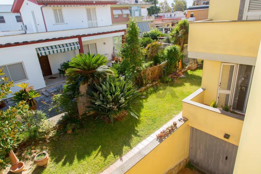 Jardin - Bifamiliar Villa with Terrace in Anzio