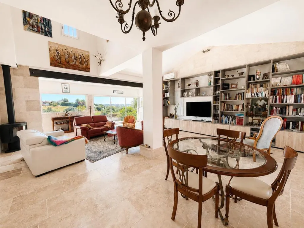 Sala da pranzo - Villa with Golf View near Montpellier