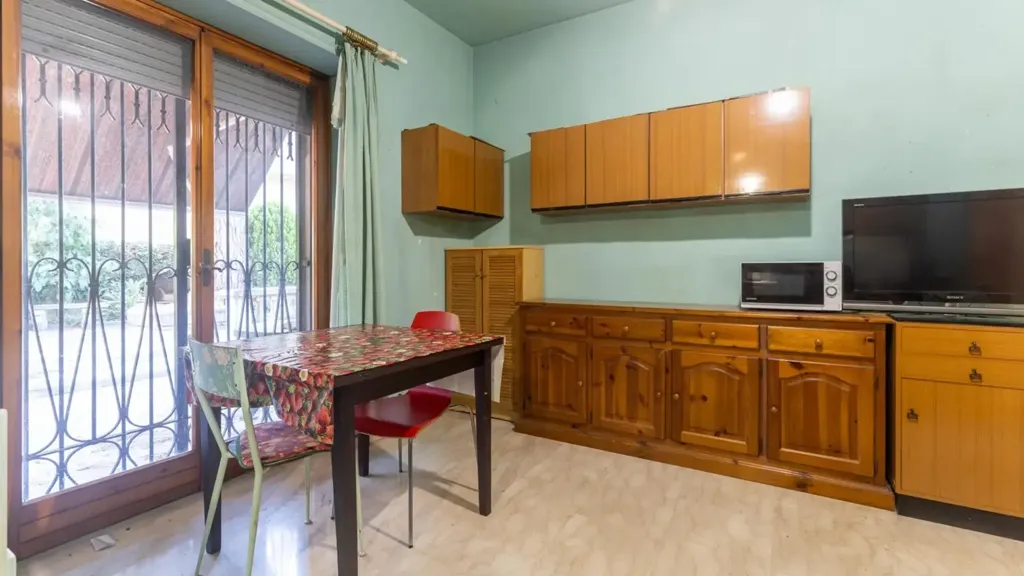 Söögituba - Three-Bedroom Apartment with Garden in Garbatella, Rome