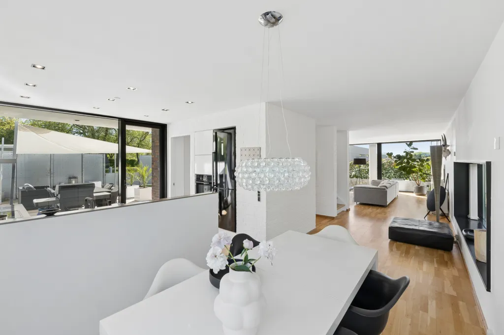 Salle à manger - Villa with Garden and Forest View in Trekroner