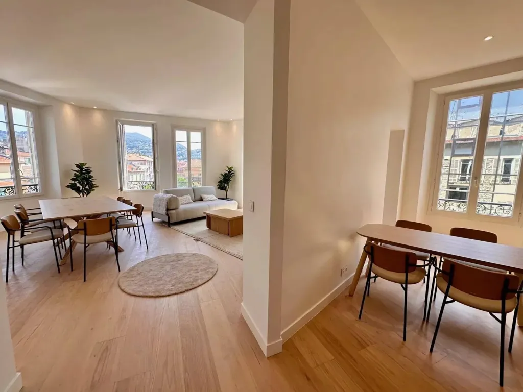 Salle à manger - Appartement Rénové avec Vue Panoramique à Nice